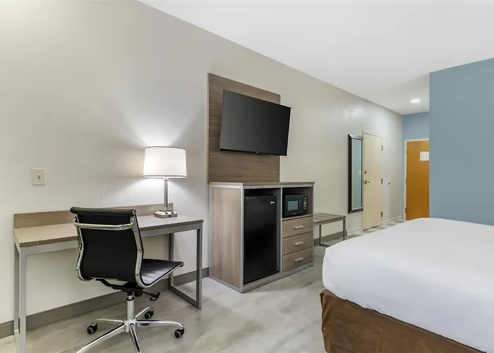 Best Western Commerce Inn