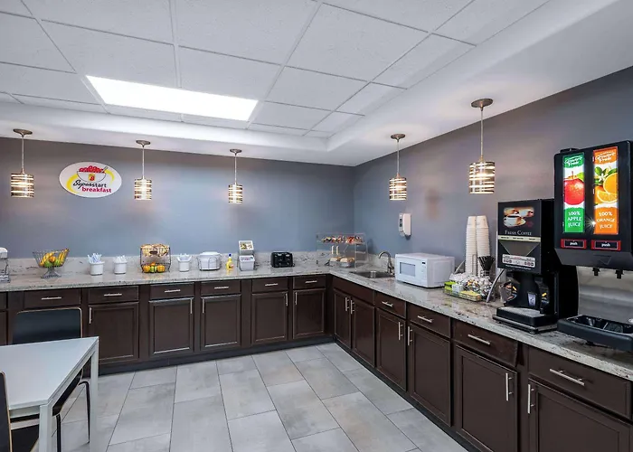 Super 8 By Wyndham Salisbury