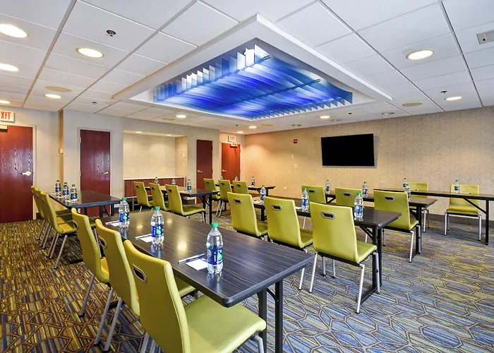 Holiday Inn Express Newport North - Middletown By Ihg