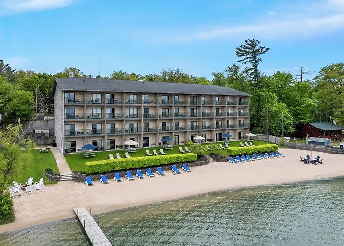 Beachfront Hotel Houghton Lake