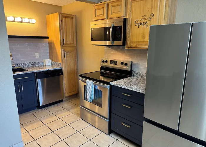 Super 8 By Wyndham Tulsa - Route 66