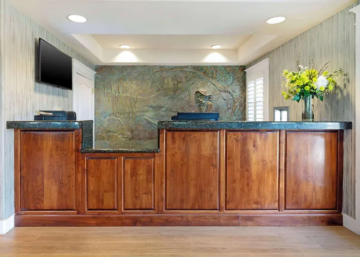 Best Western Cedar Inn&Suites
