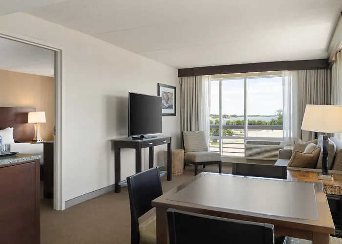 Doubletree By Hilton Hotel Boston Bayside