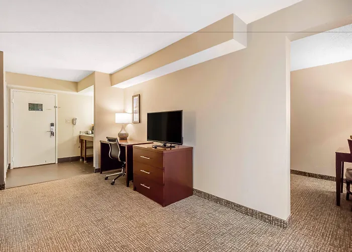 Comfort Inn & Suites Little Rock Airport