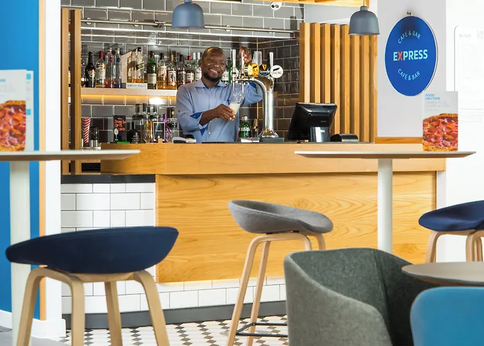 Holiday Inn Express Cardiff Bay By Ihg