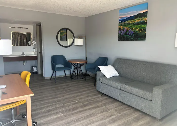 Days Inn & Suites By Wyndham Needles