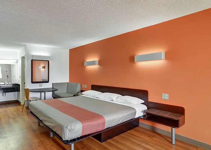 Motel 6-Lindale, Tx