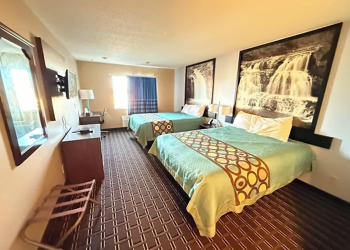 Super 8 By Wyndham Reedsburg