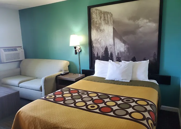 Super 8 By Wyndham Hudson