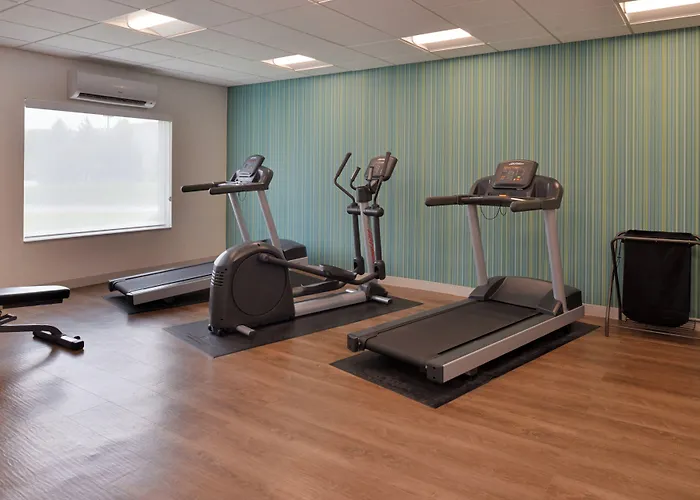 Holiday Inn Express & Suites - Omaha - 120Th And Maple By Ihg