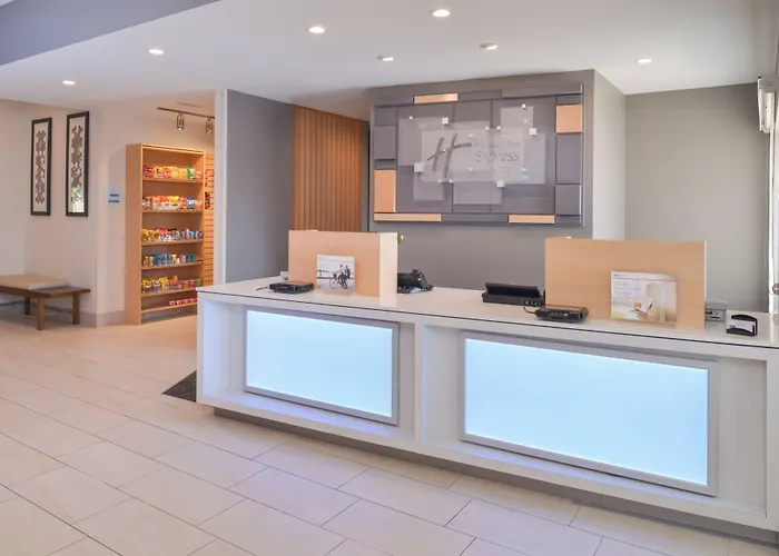Holiday Inn Express & Suites - Omaha - 120Th And Maple By Ihg
