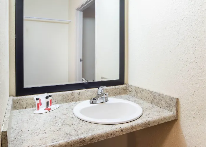 Days Inn By Wyndham Macon I-75 North
