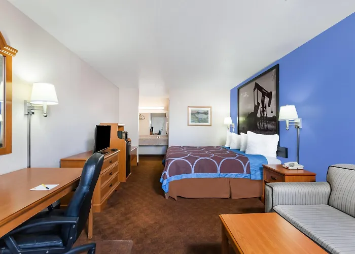 Super 8 By Wyndham Cleburne