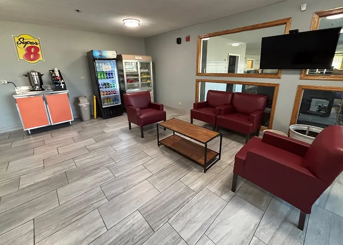 Super 8 By Wyndham Mclean/Bloomington Sw