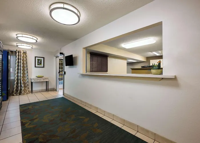 Sonesta Simply Suites Chicago Waukegan