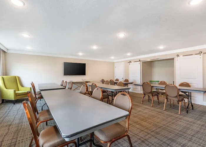 Best Western Plus University Park Inn & Suites