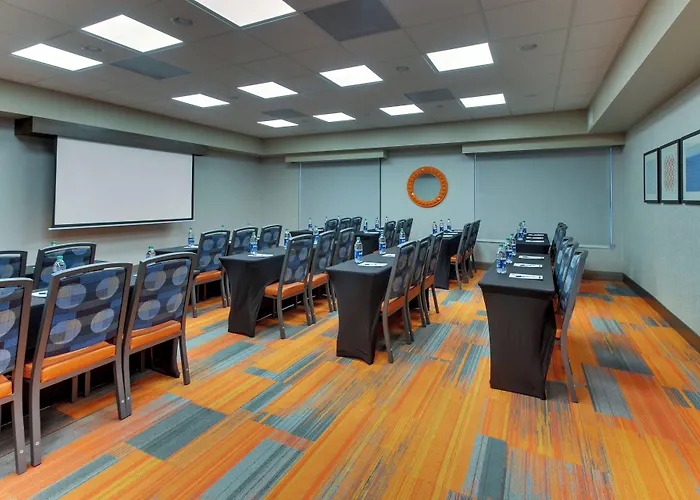 Holiday Inn Express & Suites Atlanta Perimeter Mall Hotel By Ihg