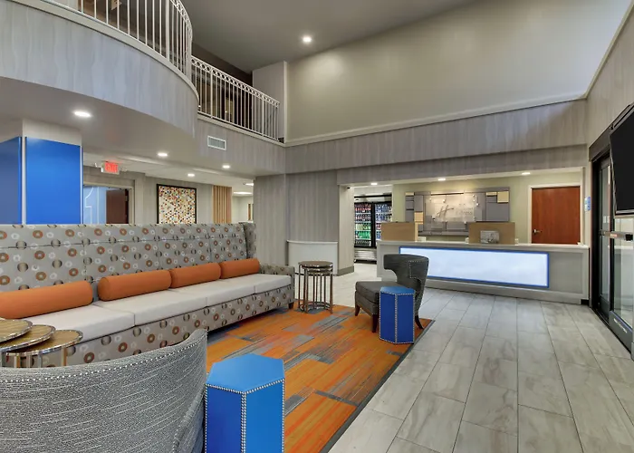 Holiday Inn Express & Suites Atlanta Perimeter Mall Hotel By Ihg