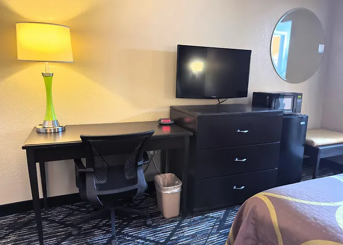 Super 8 By Wyndham Lakeland