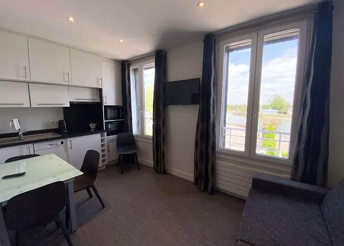 Best Western Le Cheval Blanc -Vue Sur Le Port-Plein Centre Ville