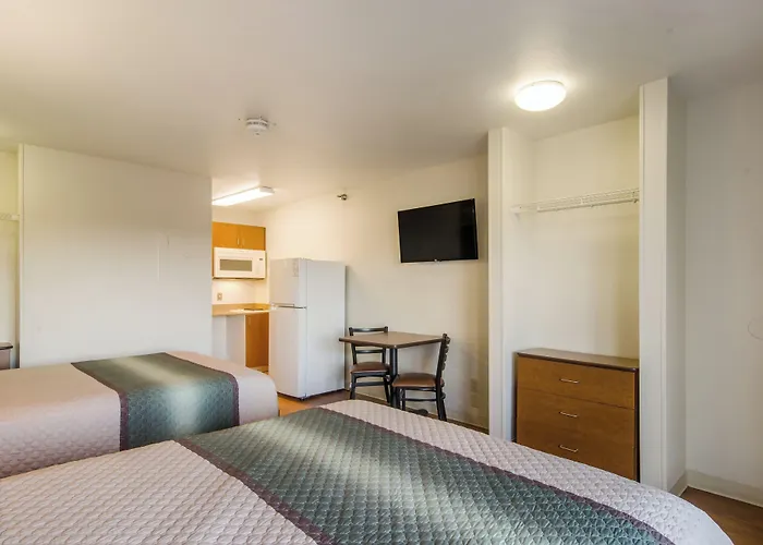 Hometowne Studios By Red Roof Denver - Glendale/ Cherry Creek
