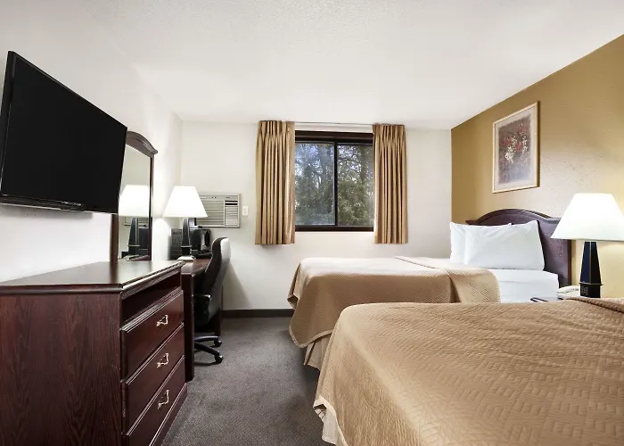 Travelodge By Wyndham La Porte/Michigan City Area