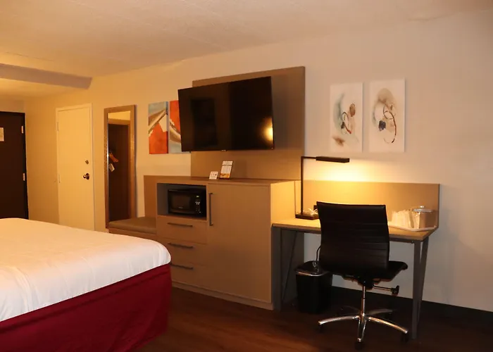 Clarion Hotel & Conference Center Lansing West