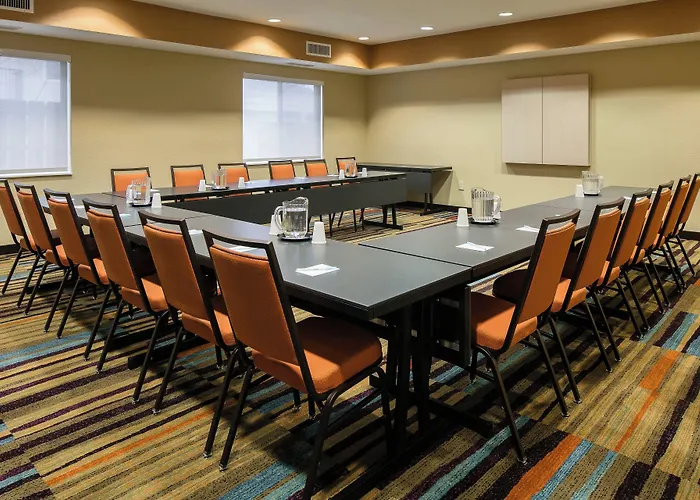 Fairfield Inn & Suites Kansas City Airport