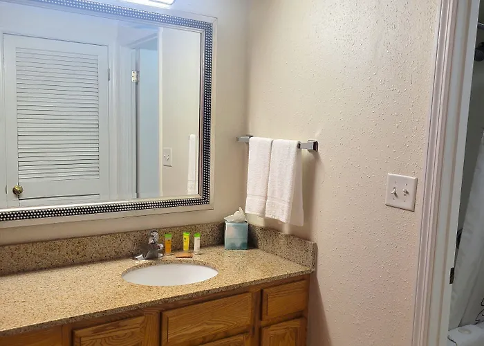 Value Suites Extended Stay - St Louis