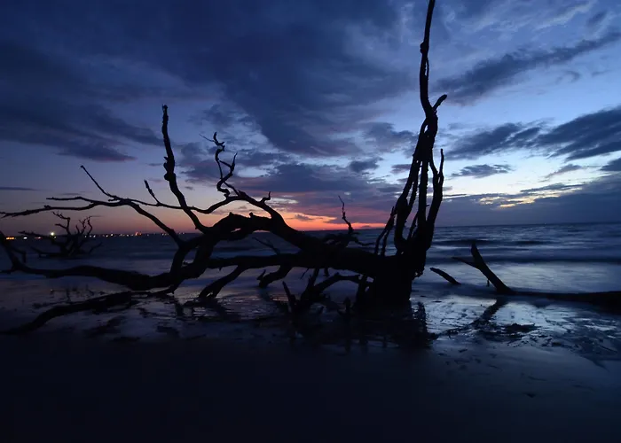 Days Inn & Suites By Wyndham Jekyll Island