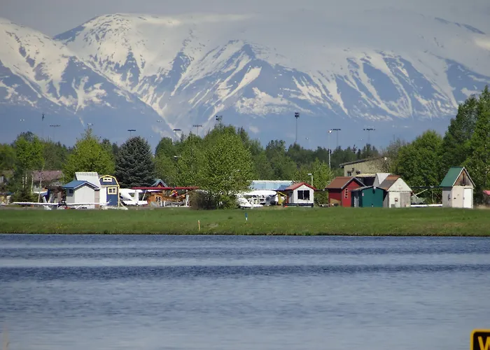 Coast Inn At Lake Hood