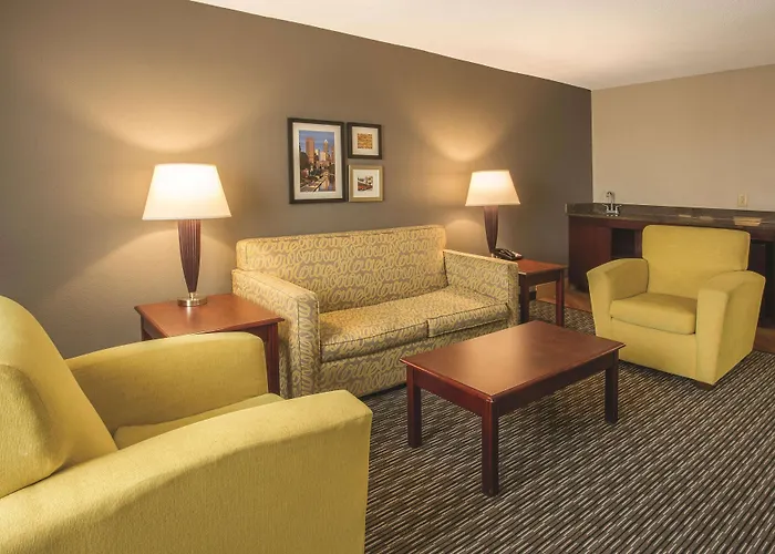 La Quinta Inn & Suites By Wyndham San Antonio Riverwalk