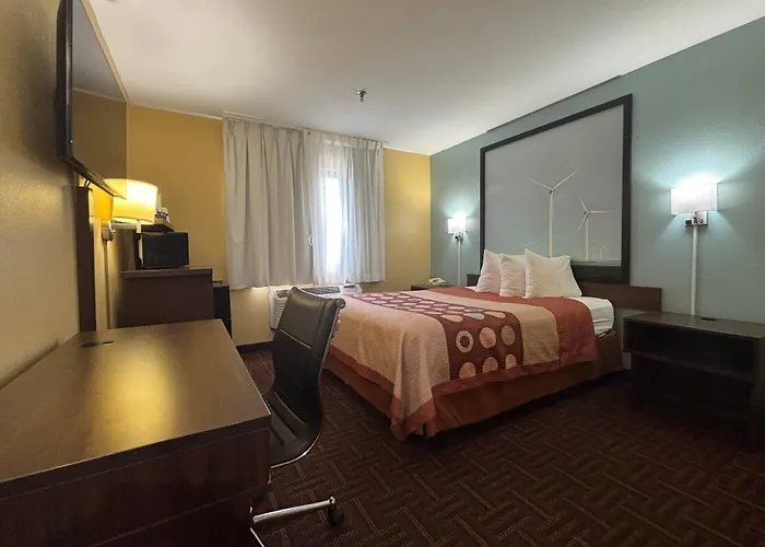 Super 8 By Wyndham Peoria