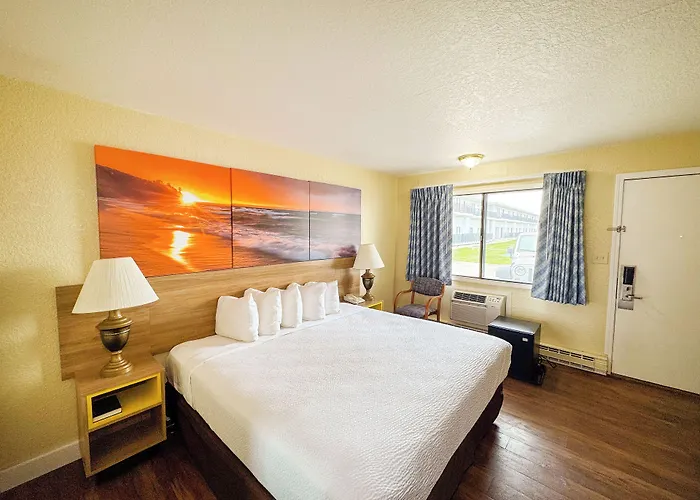 Days Inn By Wyndham Mackinaw City - Lakeview