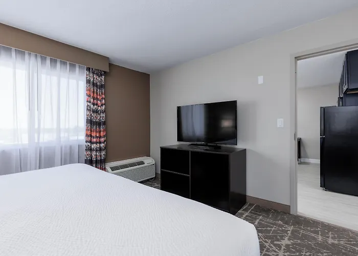Orangewood Inn & Suites Kansas City Airport