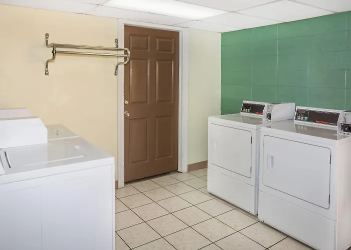 Travelodge By Wyndham Fort Myers Cape Coral