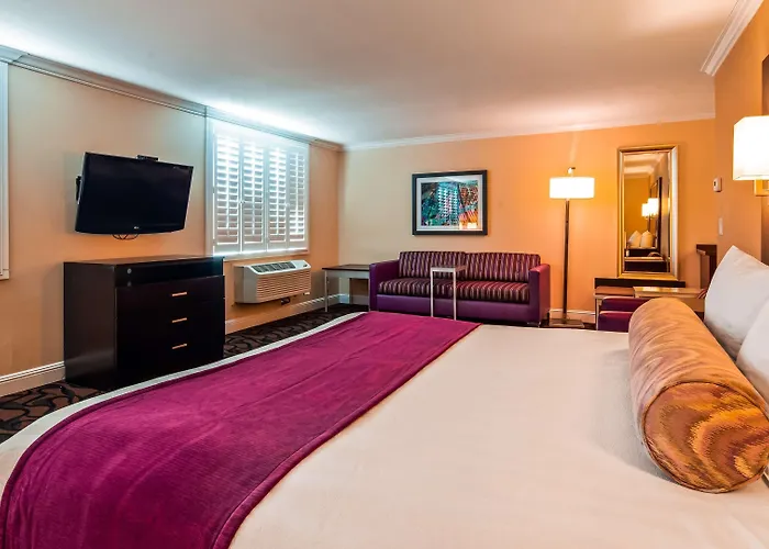 Best Western Plus Airport Plaza