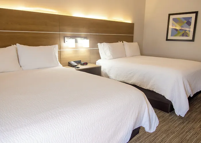 Holiday Inn Express Marshfield - Springfield Area By Ihg