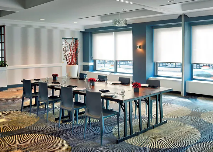 Courtyard By Marriott Toronto Downtown