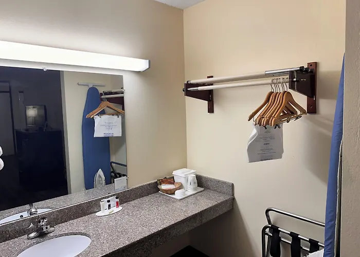 Travelodge By Wyndham Clarksville