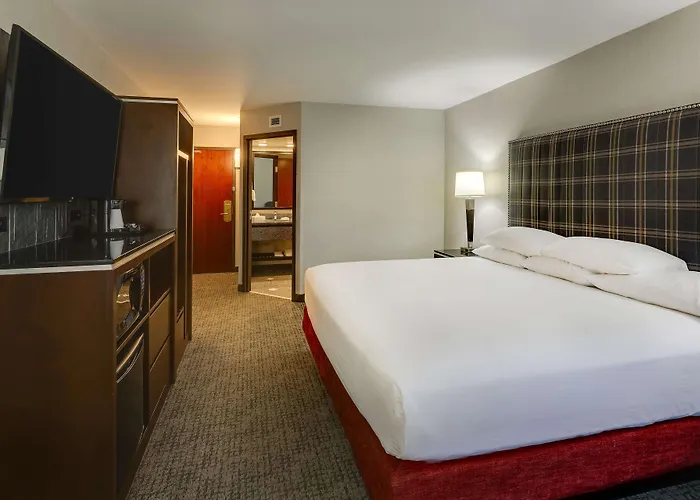 Mound City Hotels