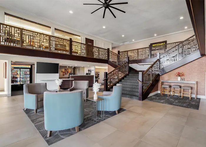 Best Western Plus Hilltop Inn