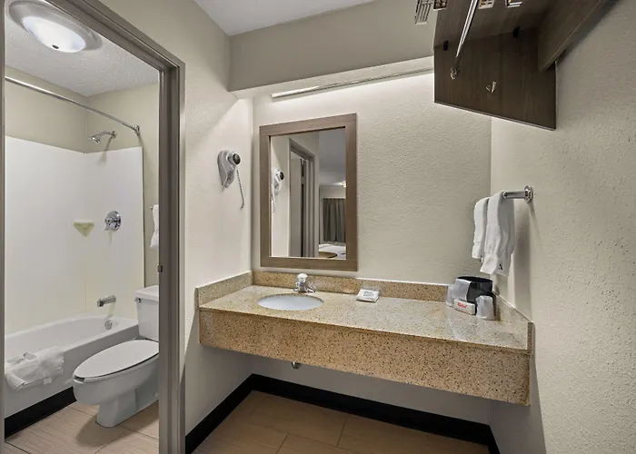 Red Roof Inn Detroit - Royal Oak/Madison Heights
