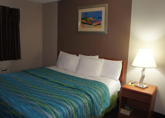 Coratel Inn And Suites Maple Grove