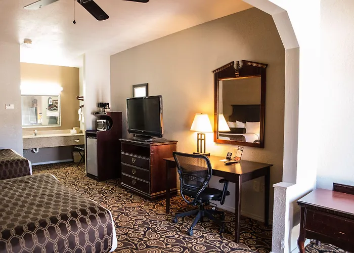 Mockingbird Inn & Suites
