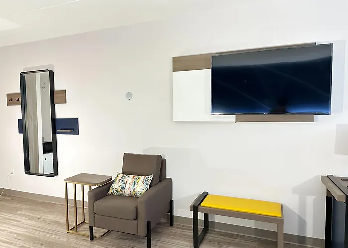Comfort Inn & Suites Barrie - Highway 400