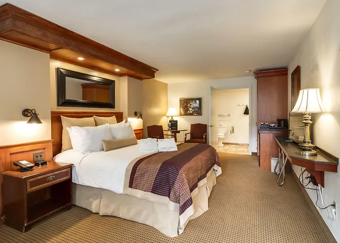 Twin Peaks Lodge & Hot Springs