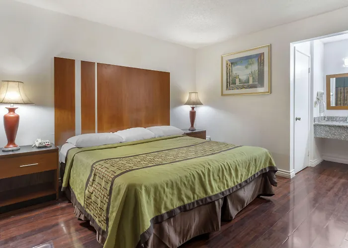 Riverside Inn & Suites