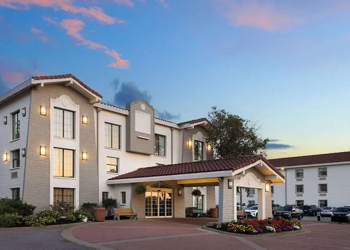 La Quinta Inn By Wyndham Pittsburgh Airport