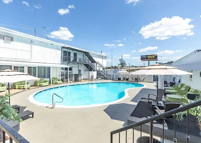 R Nite Star Hotel At Arlington Entertainment District